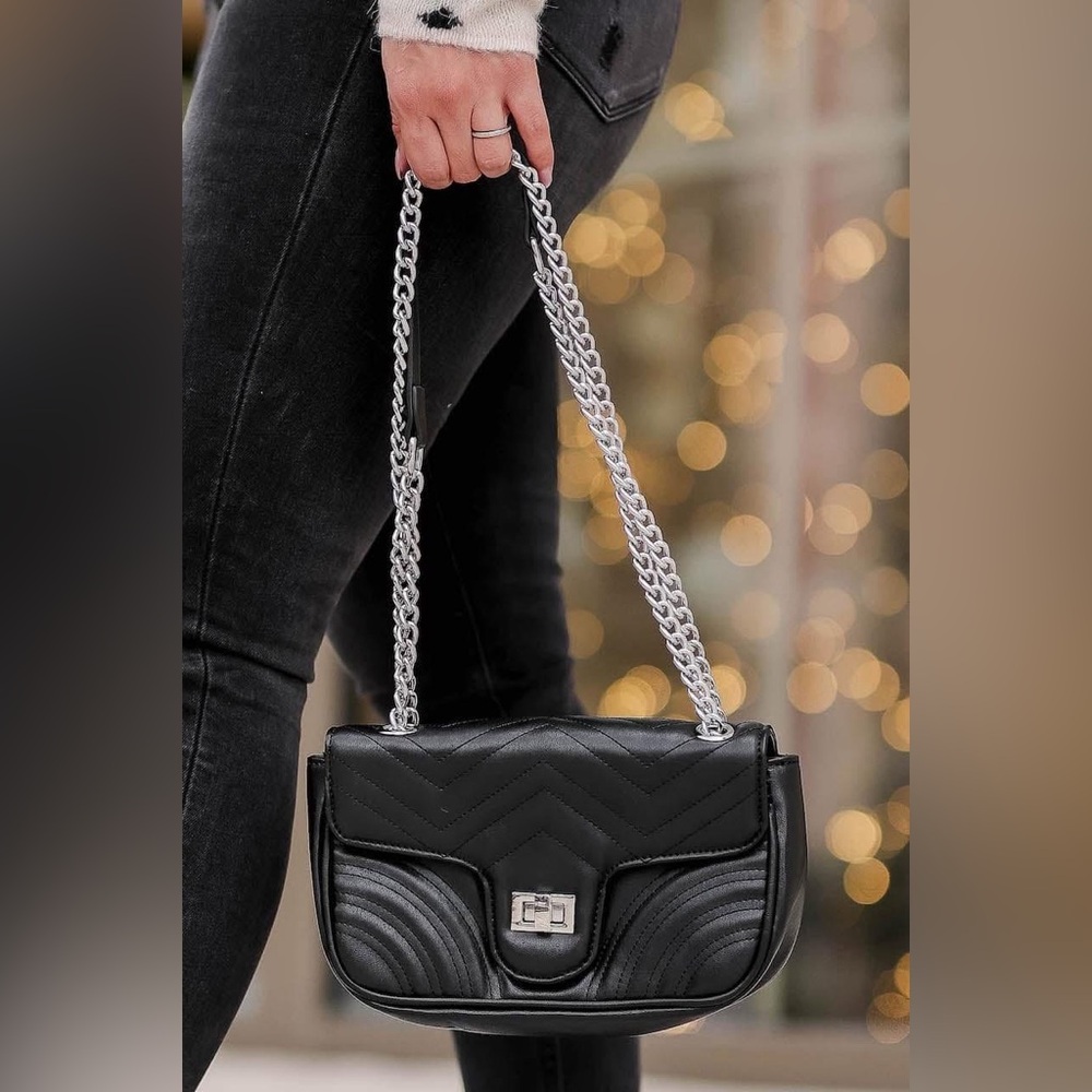 Elegant Black Quilted Chain Bag